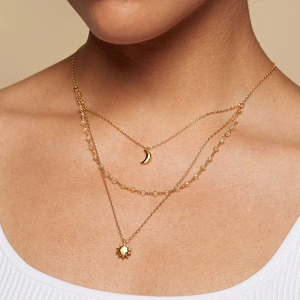 Gioielli Chic di Nicchia J&D, Collane a Tre Strati con Stella, <span class=keywords><strong>Luna</strong></span> e Nappa in Acciaio Inossidabile Placcato <span class=keywords><strong>Oro</strong></span> 18K con Cristalli per Donne - Product Image 1