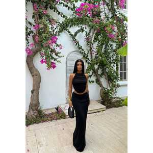 Costume formel noir avec jupe à boutons - Product Image 2