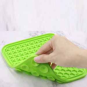 Tapis à lécher pour chien en silicone, tapis à beurre de cacahuète imperméable pour animaux de compagnie avec ventouse - Product Image 4