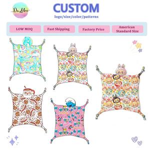 Loveys personnalisées en bambou Couvertures de sécurité pour bébés Lovey en bambou de caractère Produits de literie pour nouveau-nés - Product Image 1