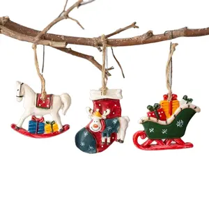 Venta al por mayor renos de plástico y trineo-Ornamento de resina para árbol de Navidad, decoración de vacaciones de Navidad, incluye trineo, bota de Navidad y renos, figuras de caballo