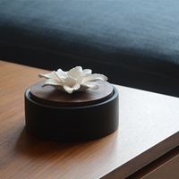 WELLNESS Vente en gros Décoration d'intérieur Parfum d'ambiance Huiles essentielles Diffuseurs d'air de luxe Diffuseur de parfum en céramique en forme de fleur à brancher