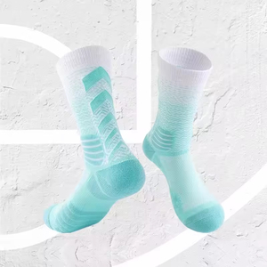 Chaussettes de basketball montantes haut de gamme à dégradé, tricotées, épaissies pour l'été, professionnelles pour la compétition, pratiques et de haute qualité, en gros - Product Image 4