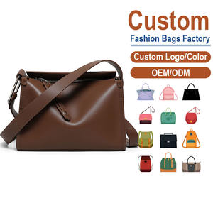 Bolso de Hombro de Cuero Dividido Hecho a Mano para Mujer con Cremallera, Moda Otoño/Primavera, Textura Suave, Líneas Limpias para un Estilo Moderno - Personalizado - Product Image 1