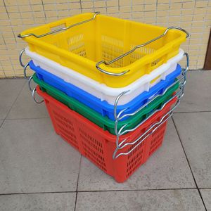 Caja de plástico apilable de 690x480x370mm con asas de hierro para el transporte y entrega de frutas y verduras - Product Image 2