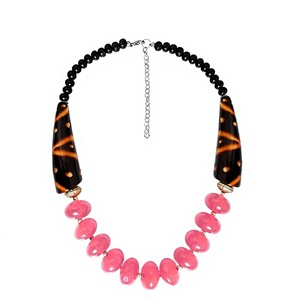 Collar de Resina de Moda 2026, Diseño de Cadena Gruesa con Cuentas Acrílicas en Rosa, Negro y Naranja, Joyería para Mujer, Ideal para Fiestas - Product Image 1