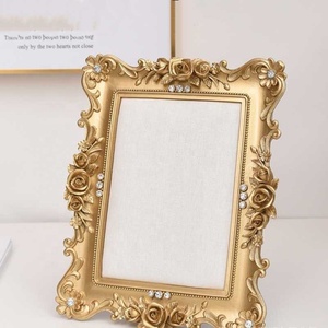 Accesorios de Fotografía de Estilo Japonés para Arte de Uñas, Marco de Fotos Mini Vintage Dorado de Resina - Product Image 4