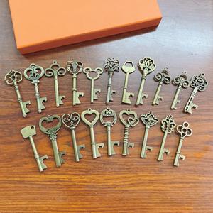 Fabriek Directe Retro Kaart-Stijl Metalen Sleutelhanger Diy Bruiloft Cadeau Gegraveerd Liefde Thema Creatieve Kaart Retro Flesopener Sleutelhanger - Product Image 2