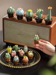 Mini Adorno de Cactus Hecho a Mano en Cerámica, Cocido en Horno Tradicional - Product Image 3