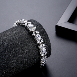 Bracelet de luxe pour femme LUOTEEMI, plaqué rhodium, design fleur de reine, serti de zircon cubique étincelant, bijoux de mariage tendance - Product Image 6