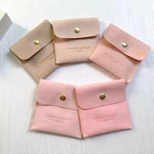 Bolsa de Regalo para Joyería con Cierre a Presión, Diseño de Sobres, con Soporte para Collares y Pendientes, de la Colección JUNE Fashion - Product Image 6