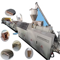 Ligne de production de fenêtres et de portes en PVC / Ligne d'extrusion de profilés de fenêtres / Moule pour cadre de porte en WPC Turquie Pakistan Kirghizistan Restaurant