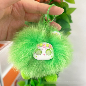 Colgante de Piel de Zorro Auténtica de Origen Ético con Variación de Color Natural para Boutiques y Grandes Tiendas - Product Image 1