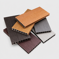 Plancher de terrasse en composite bois-plastique (WPC) gaufré pour piscine