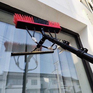Sistema de limpieza de ventanas Xining de 36 pies/11 metros con cepillo y raspador telescópico de 6 secciones de aleación de aluminio y metal, alimentado por agua, rojo+negro - Product Image 2