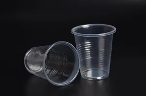 Bicchiere di plastica usa e getta da 7 once con un diametro di 62 e un peso di 1.4g/tazza. Il produttore fornisce direttamente tazze trasparenti