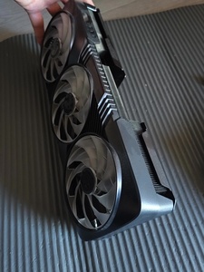 GPU para Juegos RX 9070 XT con 16GB de Memoria de Video GDDR6 y Sistema de Refrigeración de Triple Ventilador - Product Image 4