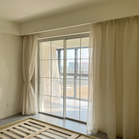 Porte coulissante en verre sans rail en aluminium pour chambre, bureau et projets intérieurs de villa – Système de porte coulissante en verre dépoli