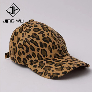 Gorra de béisbol de algodón de alta calidad con estampado de leopardo y hebilla ajustable de lujo hecha a medida. - Product Image 1