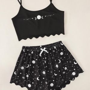 Nouvel ensemble pyjama décontracté avec haut caraco imprimé lune et étoiles, et short ciel étoilé cosmique TL9441 Vente en gros - Product Image 2