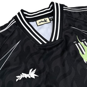 रेट्रो फुटबॉल जर्सी निर्माता कस्टम सिलिकॉन 3 डी कढ़ाई लोगो कट और सीडब्ल्यू डिजाइन विंटेज फुटबॉल शर्ट - Product Image 4