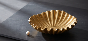 Bandeja de Servir de Metal Dorado, Diseño Decorativo Acanalado, Plato Redondo para Comida con Borde Festoneado para el Hogar, Comedor, Hotel, Restaurante - Product Image 3