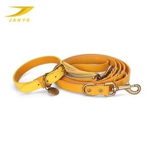 Productos populares para mascotas de alta calidad, <span class=keywords><strong>collar</strong></span> de perro de cuero de lujo ajustable Moq pequeño y juego de correa manos libres - Product Image 2