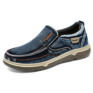 Chaussures décontractées pour hommes en toile de style vieux Pékin, mocassins en jean délavé, chaussures légères à semelle souple pour papa, chaussures en toile à enfiler - Product Image 5