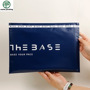 Customized Printed Korean-style Retro Clothing Zipper Bags, German Velvet Thermal Underwear Self-sealing CPE Pull Ring Bags - Product Image 4