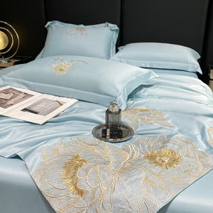 Parure de lit 4 pièces en soie glacée bleue brodée de roses dorées, collection été 2025 - Product Image 5