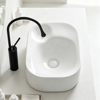 Conception avant-gardiste articles sanitaires blanc Surface lisse évier vasque en céramique évier en forme de roche comptoir salle de bain lavabo pour hôtel