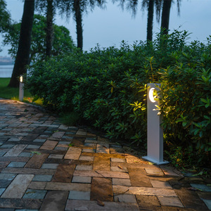 Lámpara de Jardín Vertical Decorativa de Alta Calidad IP65 con Cuerpo de Aluminio y Alimentación CA, Modelo LCS-LAWN06 - Product Image 4