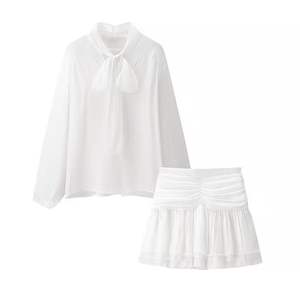 Conjunto de Traje de Oficina de Verano de 2 Piezas para Mujer con Camisa de Manga Abullonada y Falda Corta Plisada - Product Image 2