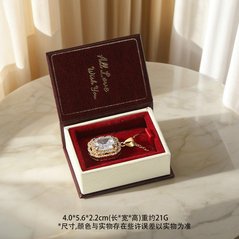 Red mini pendant box