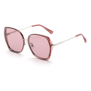 Lunettes de soleil polarisées TR90 personnalisées et tendance pour femmes, monture large, protection UV400, style Instagram, lunettes de conduite haut de gamme - Product Image 3