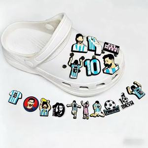 Breloques de chaussures de football <span class=keywords><strong>Messi</strong></span> en gros HY, accessoires de chaussures en PVC pour sabots, décoration de sandales et bracelets pour cadeaux d'enfants - Product Image 3