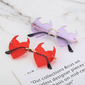 Demon Love <span class=keywords><strong>Bull</strong></span> Head Gafas de sol New Party, Ball, Dark Glasses, Funny Metal Glasses en Europa y América - Product Image 2