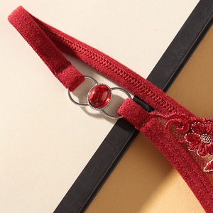 Perizoma Sexy Trasparente con Ricamo Floreale, Paillettes e Perline, Apertura all'Inguine - Product Image 2