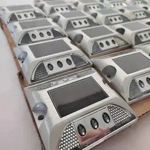 Водонепроницаемый светодиодный солнечный светильник для подъездных путей IP68, алюминиевый дорожный светоотражатель, сигнальный столбик, дорожный маркер «кошачий глаз» - Product Image 3