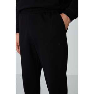 Conjunto Deportivo Herbert Negro con Cuello Alto para Hombre, Ropa Deportiva Cómoda de Mezcla de Algodón de Air Jones - Modelo 85233 - Product Image 6