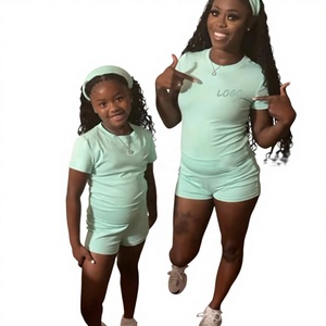 Ensemble T-shirt et short en coton léger et tendance pour femme, avec logo personnalisé, coupe ajustée - Product Image 6
