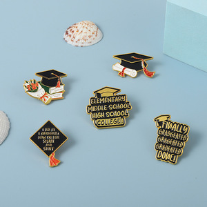 Nouveau Design cérémonie de remise des diplômes broche Phrase créative chapeau de doctorat fleur Corsage sac à dos Blouse broche - Product Image 5