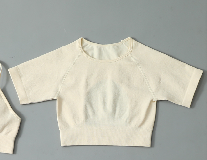 แขนสั้นสีเบจ