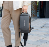 Mode nouveau sac de poitrine pour hommes de couleur unie avec fermeture à glissière USB antivol étanche Polyester Mini bandoulière