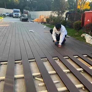 Hava dayanıklı koyu gri dış kat bahçe güverte ahşap plastik kompozit wpc zemin kaplaması için balkon yürüyüş yolları