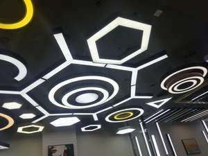 Lampada <span class=keywords><strong>a</strong></span> <span class=keywords><strong>Sospensione</strong></span> Esagonale Moderna <span class=keywords><strong>a</strong></span> LED per Ufficio, Lampada Lineare per Palestra e Stadio, <span class=keywords><strong>Lampadario</strong></span> dalla Forma Irregolare - Product Image 6