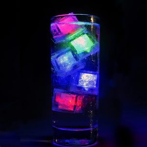Glaçons LED activés par l'eau, à éclairage rapide ou lent, pour une ambiance romantique en bar ou en soirée - Product Image 3
