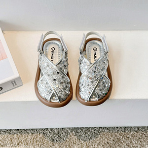 <span class=keywords><strong>Sandali</strong></span> <span class=keywords><strong>da</strong></span> <span class=keywords><strong>bambina</strong></span> alla moda con velcro, due modi di indossare, novità estate 2024, ciabatte a punta chiusa con suola morbida, scarpe <span class=keywords><strong>da</strong></span> <span class=keywords><strong>spiaggia</strong></span> <span class=keywords><strong>da</strong></span> principessa, colore unico - Product Image 2