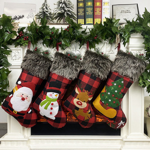 Grandes <span class=keywords><strong>chaussettes</strong></span> de Noël en fausse fourrure de 18 pouces, en toile de jute à carreaux, <span class=keywords><strong>avec</strong></span> revers, pour suspendre - Product Image 2