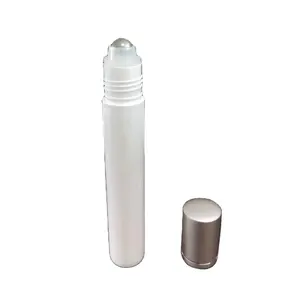プラスチック10ml 15ml 20ml 30ml空の白いロールオンボトル血清パッケージ上部にローラーボールとシルバーアルマイトキャップ